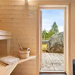 Family With Hot Tub In Honedalen *