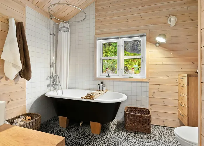 Family With Hot Tub In Honedalen