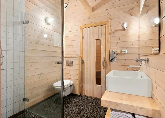 Сasa de vacaciones Family With Hot Tub In Honedalen *
